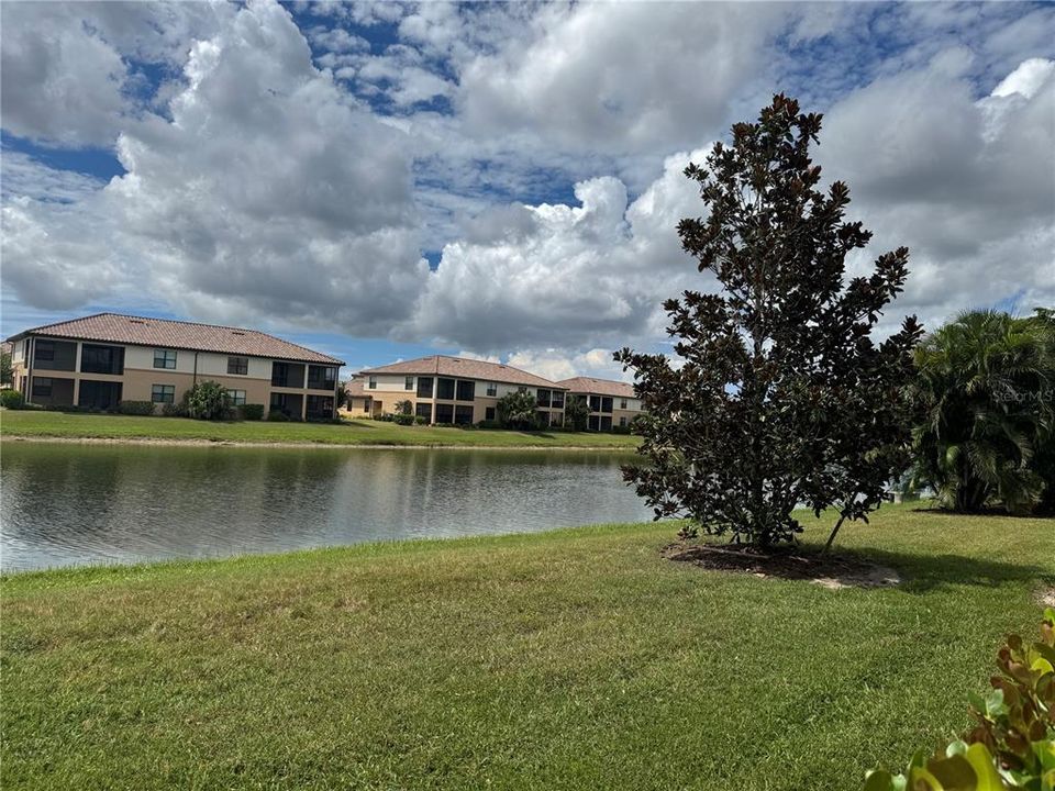 合同活跃: $265,000 (3 贝兹, 2 浴室, 1949 平方英尺)