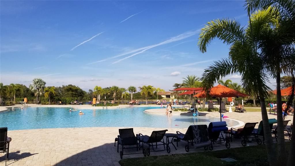 合同活跃: $265,000 (3 贝兹, 2 浴室, 1949 平方英尺)