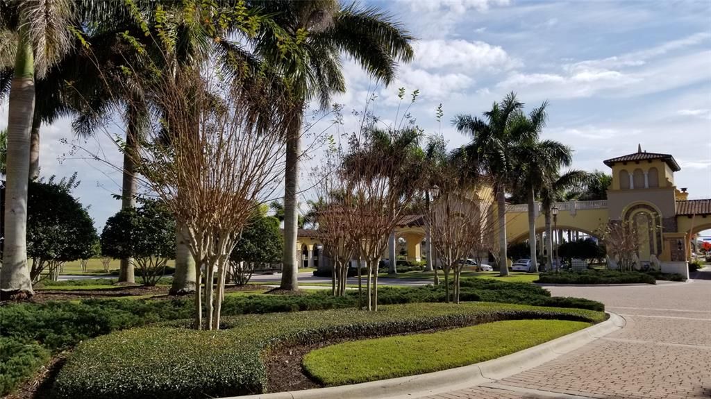 合同活跃: $265,000 (3 贝兹, 2 浴室, 1949 平方英尺)