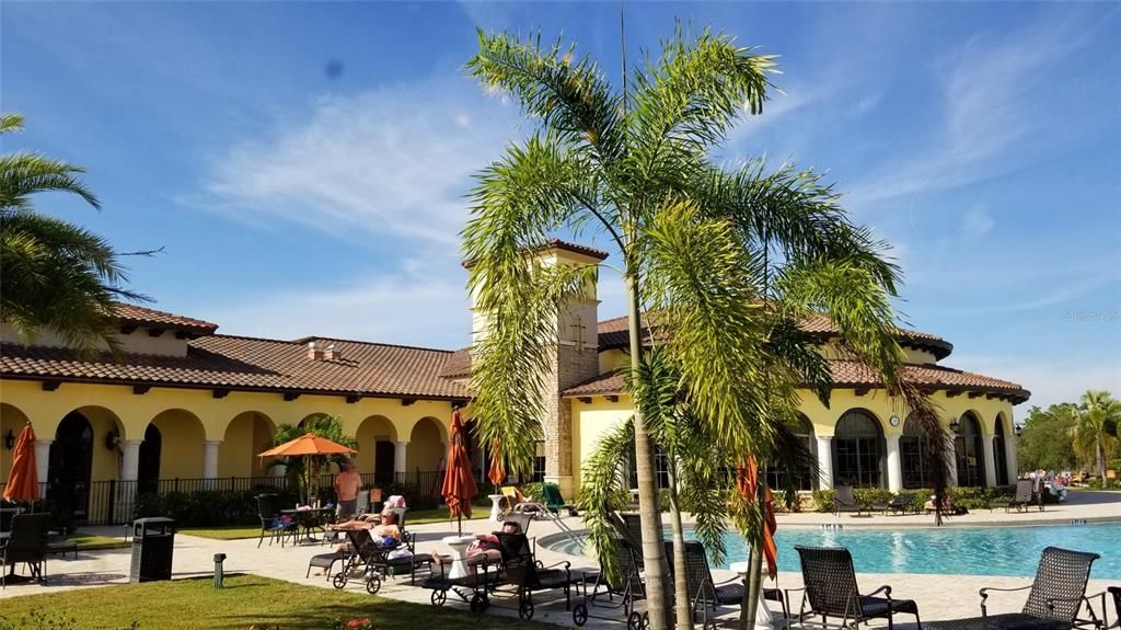 合同活跃: $265,000 (3 贝兹, 2 浴室, 1949 平方英尺)