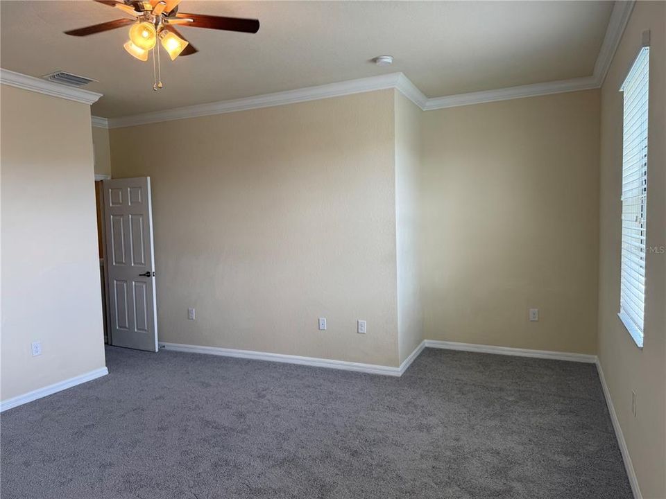 合同活跃: $265,000 (3 贝兹, 2 浴室, 1949 平方英尺)