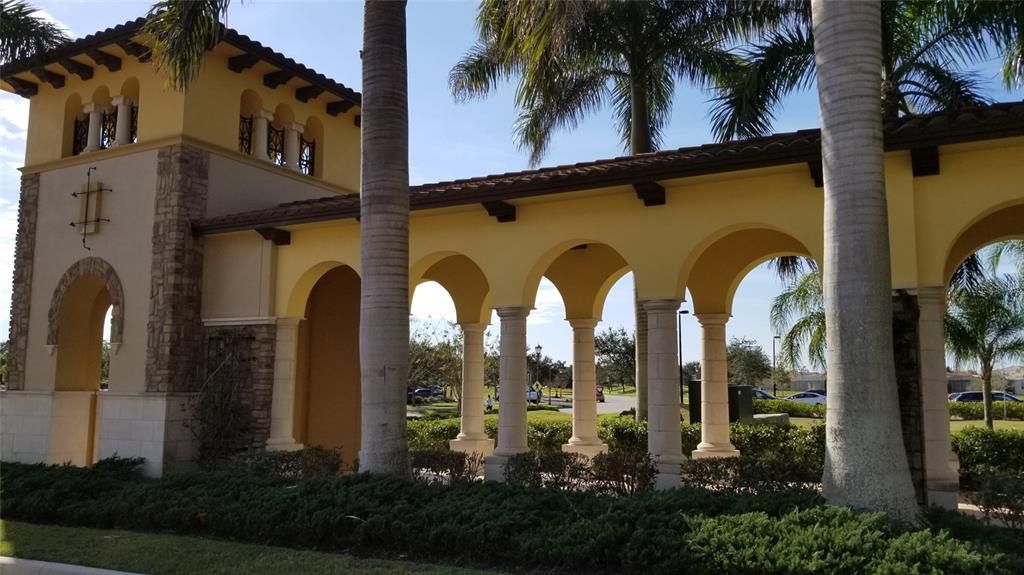 合同活跃: $265,000 (3 贝兹, 2 浴室, 1949 平方英尺)