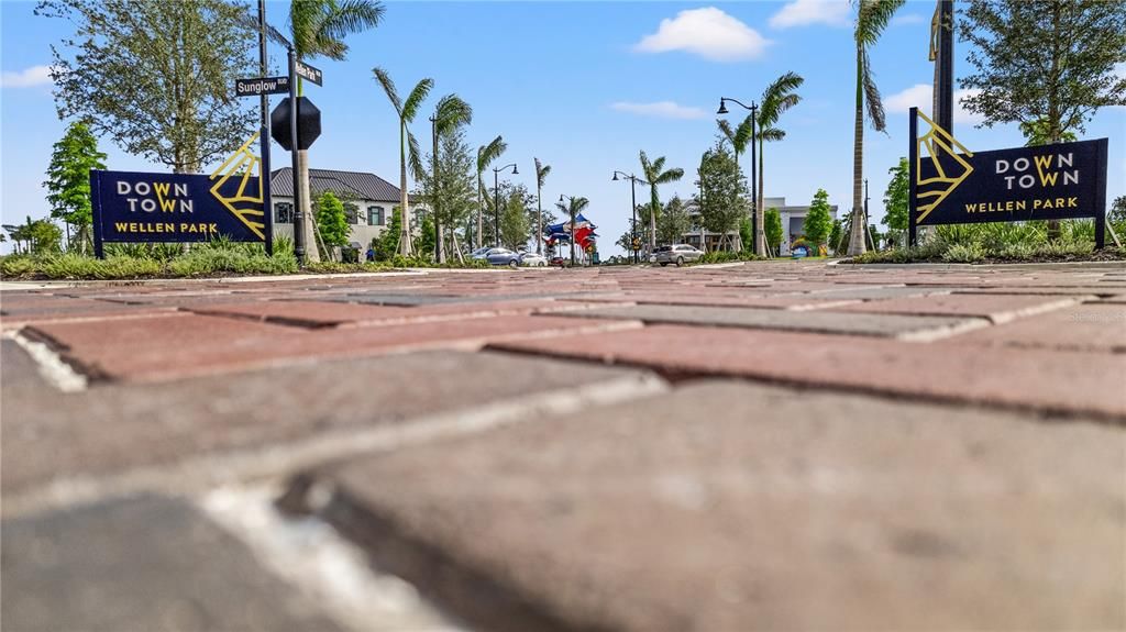 合同活跃: $265,000 (3 贝兹, 2 浴室, 1949 平方英尺)