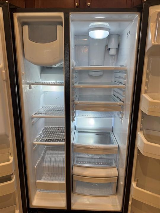 合同活跃: $265,000 (3 贝兹, 2 浴室, 1949 平方英尺)