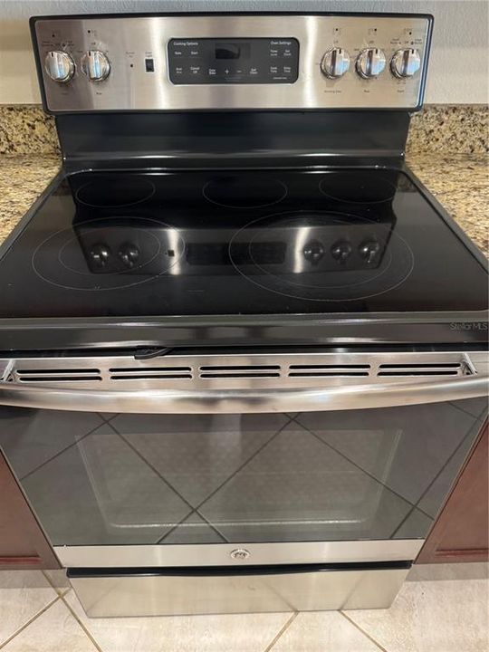 合同活跃: $265,000 (3 贝兹, 2 浴室, 1949 平方英尺)