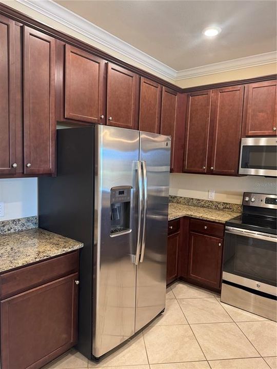 合同活跃: $265,000 (3 贝兹, 2 浴室, 1949 平方英尺)