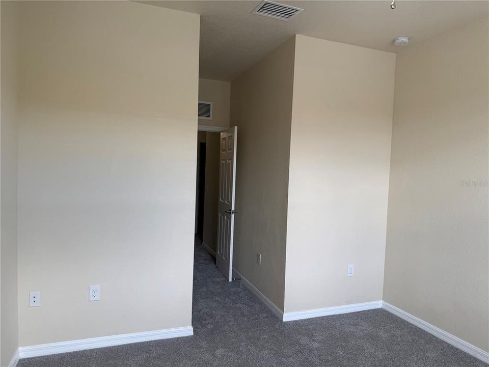 合同活跃: $265,000 (3 贝兹, 2 浴室, 1949 平方英尺)