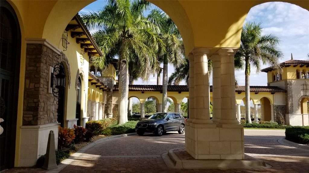 合同活跃: $265,000 (3 贝兹, 2 浴室, 1949 平方英尺)