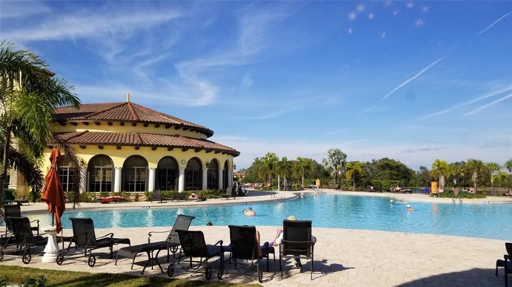 合同活跃: $265,000 (3 贝兹, 2 浴室, 1949 平方英尺)