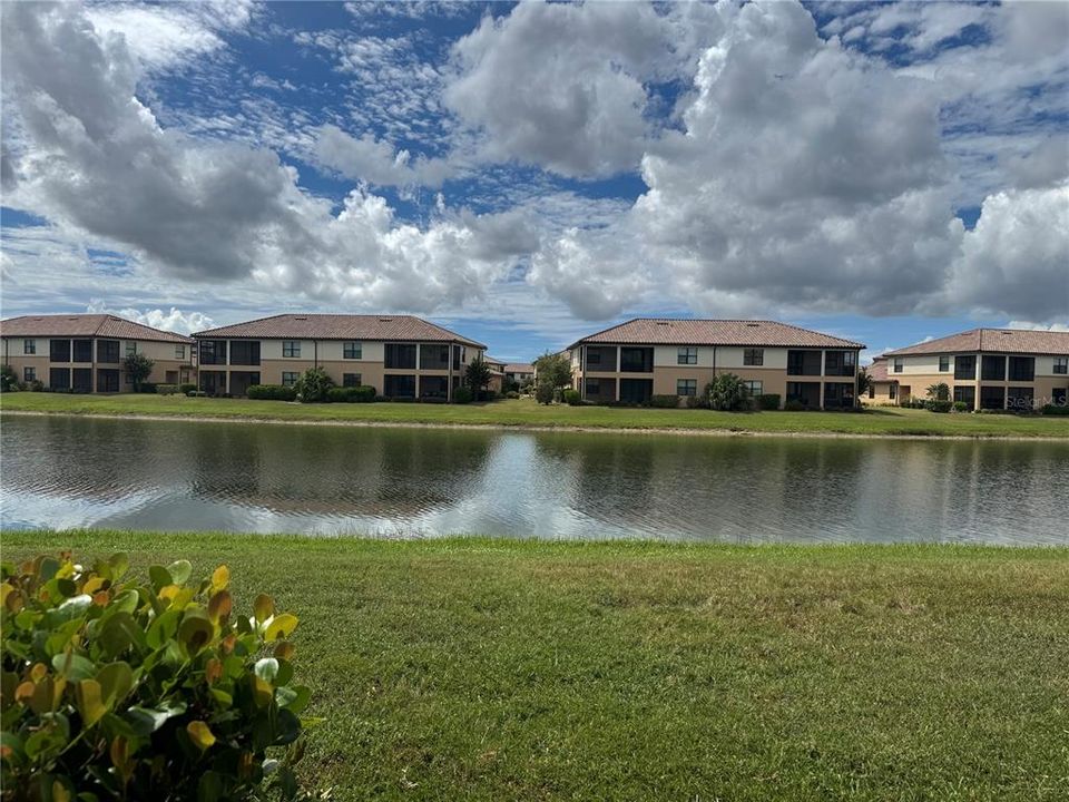 合同活跃: $265,000 (3 贝兹, 2 浴室, 1949 平方英尺)