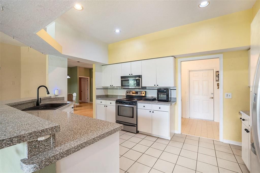 Active With Contract: $375,000 (3 beds, 2 baths, 1892 Square Feet)