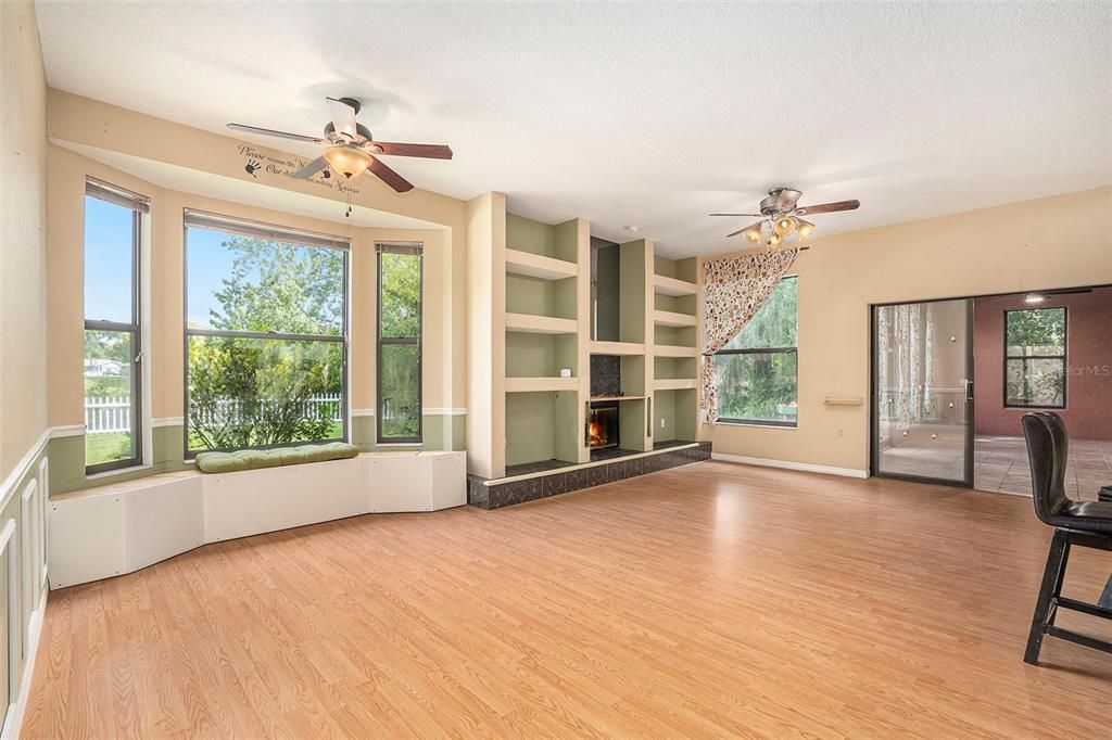 Active With Contract: $375,000 (3 beds, 2 baths, 1892 Square Feet)