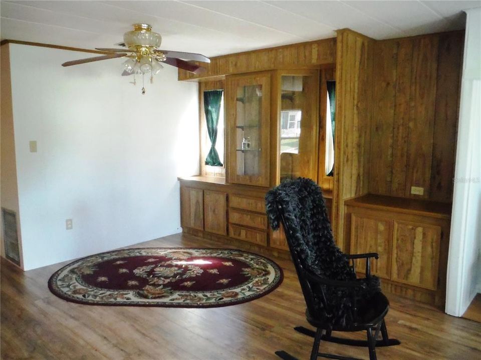 待售: $169,000 (2 贝兹, 2 浴室, 1356 平方英尺)