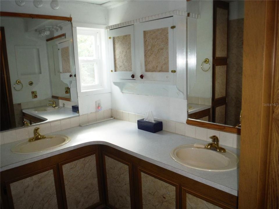 待售: $169,000 (2 贝兹, 2 浴室, 1356 平方英尺)