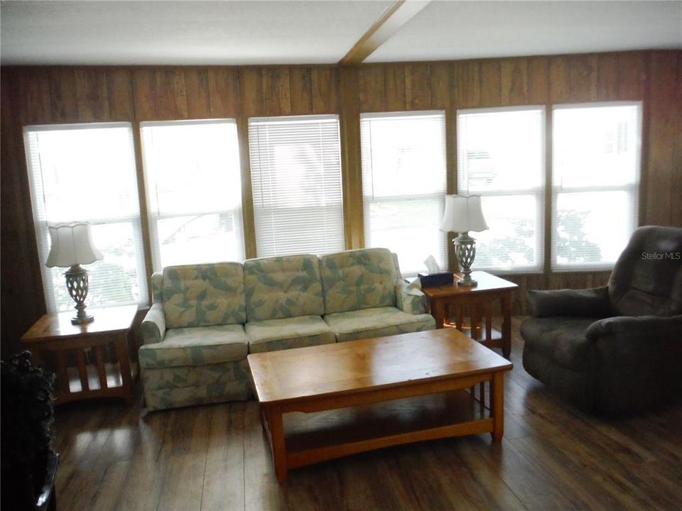 待售: $169,000 (2 贝兹, 2 浴室, 1356 平方英尺)