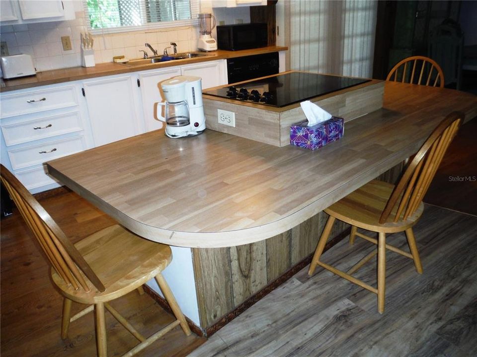 待售: $169,000 (2 贝兹, 2 浴室, 1356 平方英尺)