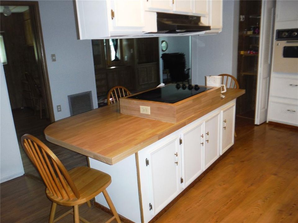 待售: $169,000 (2 贝兹, 2 浴室, 1356 平方英尺)