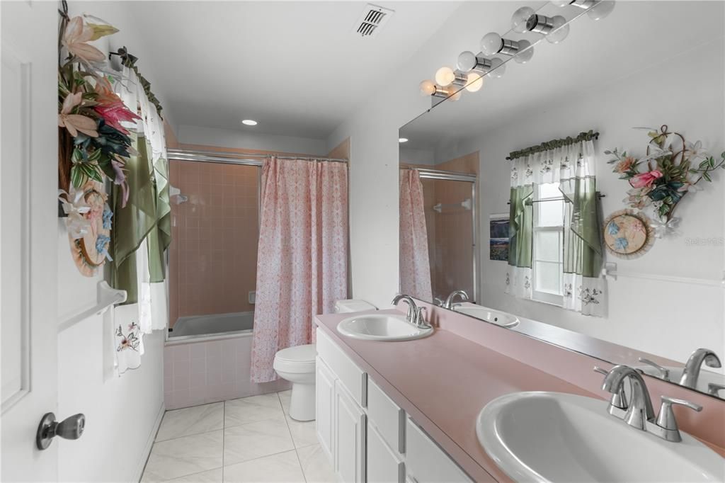 Active With Contract: $290,000 (4 beds, 2 baths, 1949 Square Feet)