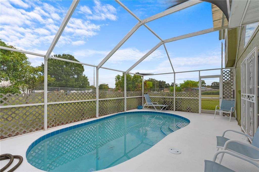 Active With Contract: $290,000 (4 beds, 2 baths, 1949 Square Feet)