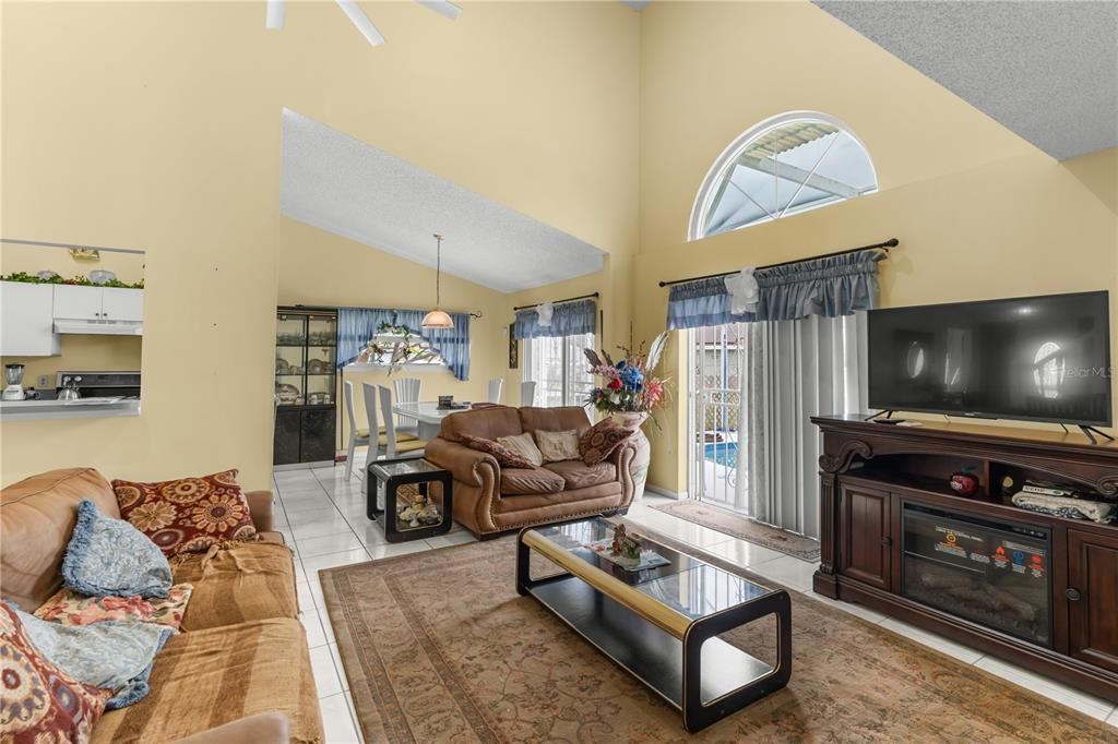 Active With Contract: $290,000 (4 beds, 2 baths, 1949 Square Feet)