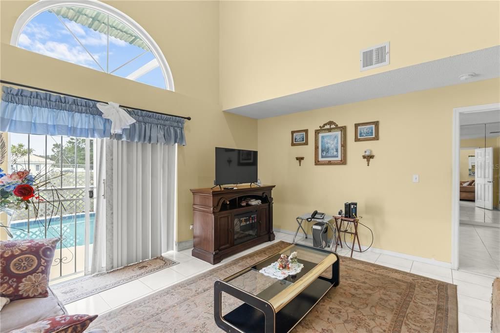 Active With Contract: $290,000 (4 beds, 2 baths, 1949 Square Feet)