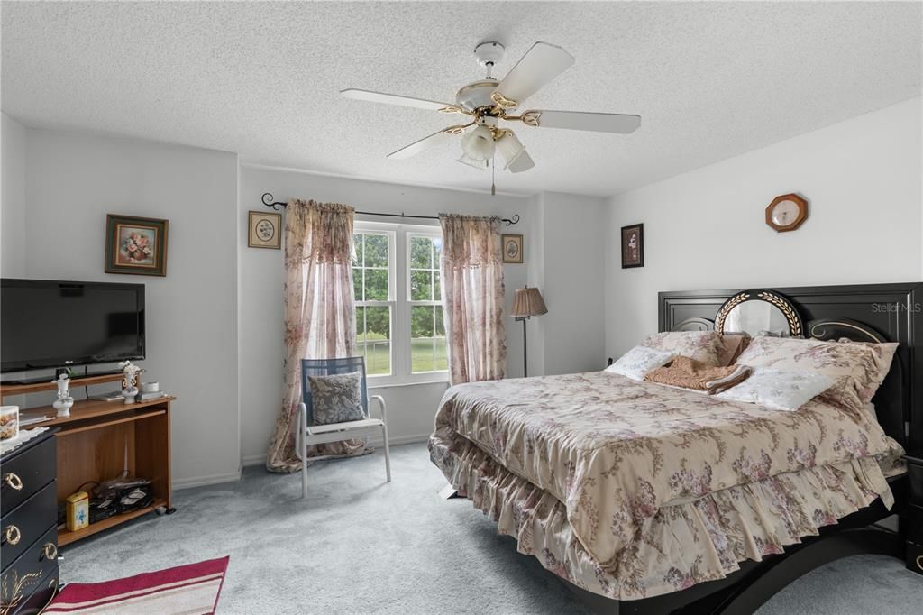 Active With Contract: $290,000 (4 beds, 2 baths, 1949 Square Feet)