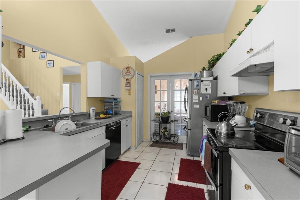 Active With Contract: $290,000 (4 beds, 2 baths, 1949 Square Feet)