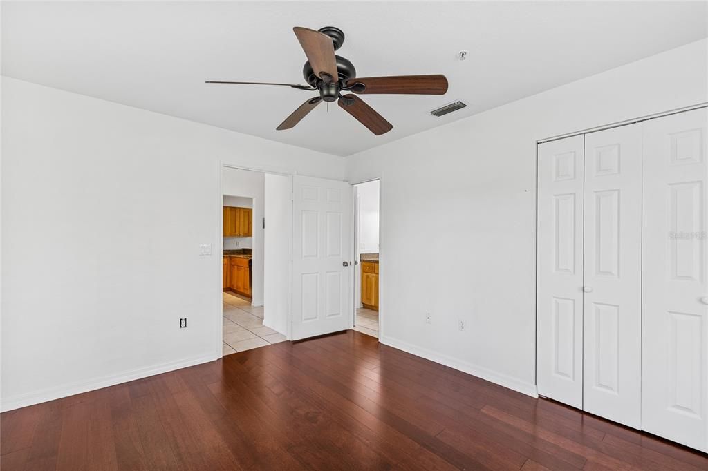 待售: $449,000 (2 贝兹, 2 浴室, 1158 平方英尺)