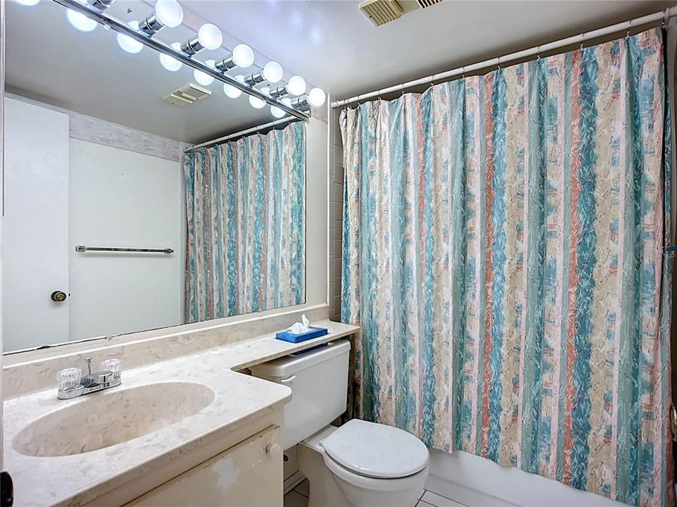 Под контрактом: $164,000 (2 спален, 2 ванн, 964 Квадратных фут)