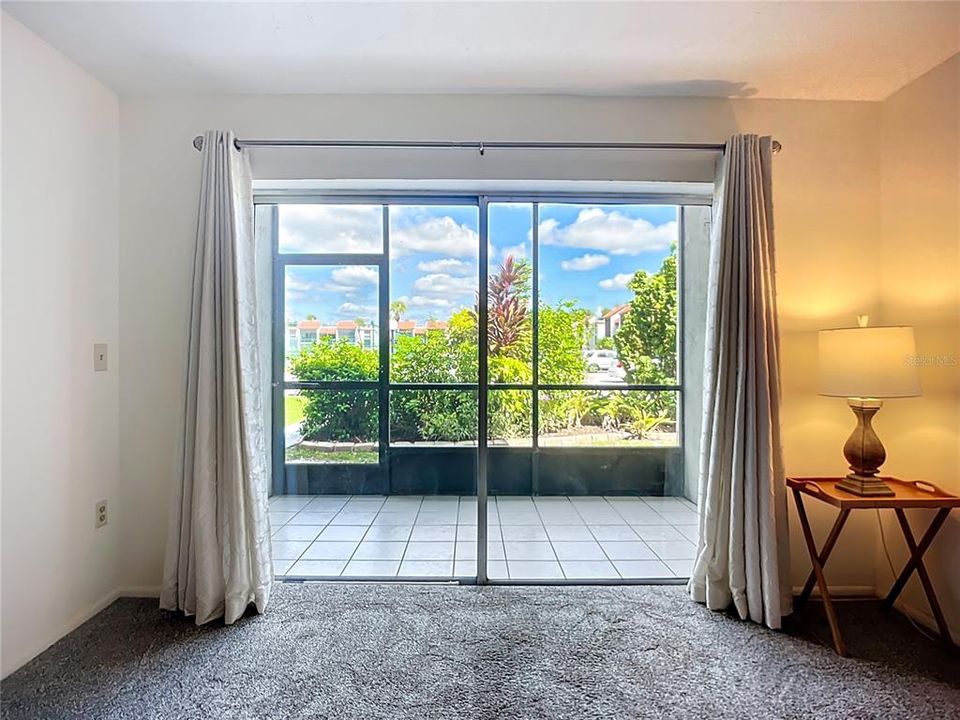 Под контрактом: $164,000 (2 спален, 2 ванн, 964 Квадратных фут)