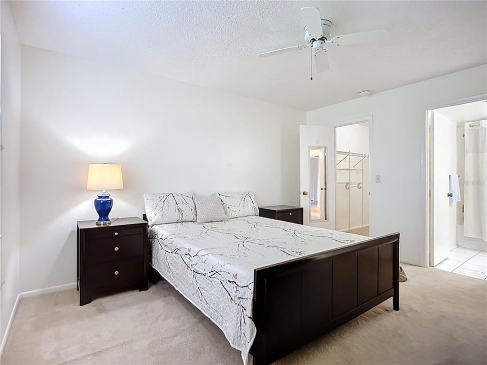 Под контрактом: $164,000 (2 спален, 2 ванн, 964 Квадратных фут)