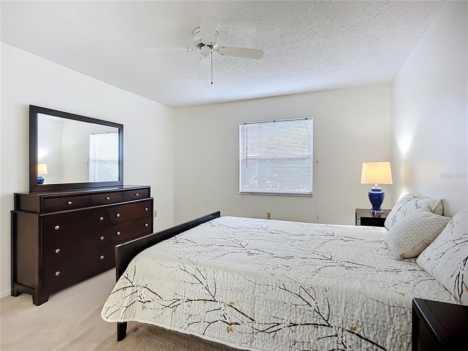 Под контрактом: $164,000 (2 спален, 2 ванн, 964 Квадратных фут)