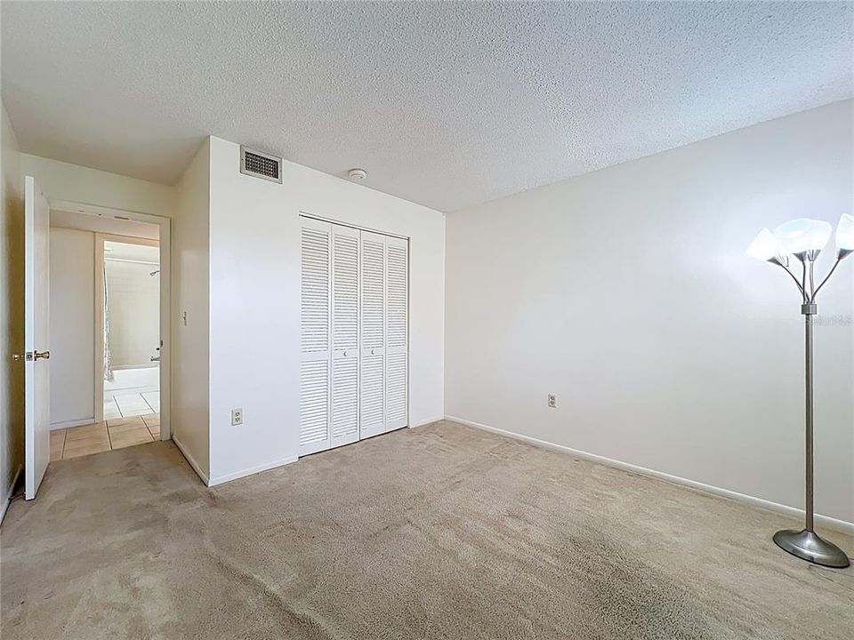 Под контрактом: $164,000 (2 спален, 2 ванн, 964 Квадратных фут)