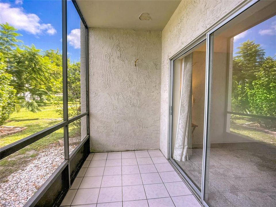 Под контрактом: $164,000 (2 спален, 2 ванн, 964 Квадратных фут)