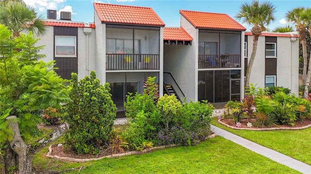 Под контрактом: $164,000 (2 спален, 2 ванн, 964 Квадратных фут)