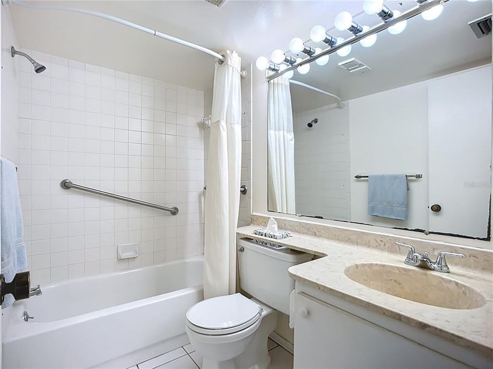 Под контрактом: $164,000 (2 спален, 2 ванн, 964 Квадратных фут)