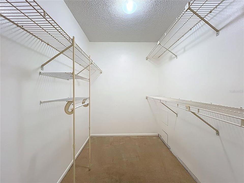 Под контрактом: $164,000 (2 спален, 2 ванн, 964 Квадратных фут)