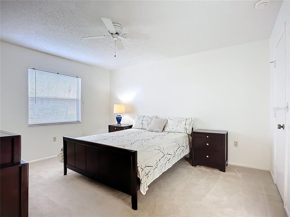 Под контрактом: $164,000 (2 спален, 2 ванн, 964 Квадратных фут)