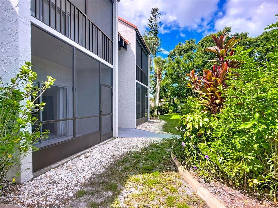 Под контрактом: $164,000 (2 спален, 2 ванн, 964 Квадратных фут)