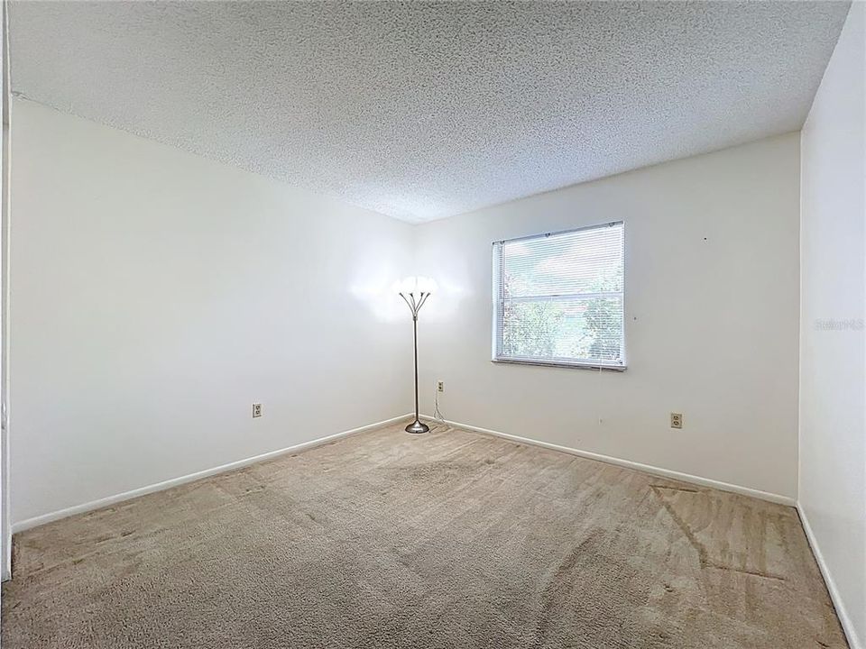 Под контрактом: $164,000 (2 спален, 2 ванн, 964 Квадратных фут)