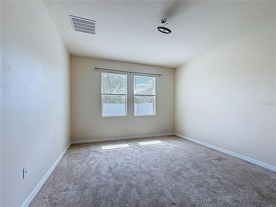 Под контрактом: $2,500 (4 спален, 2 ванн, 1843 Квадратных фут)