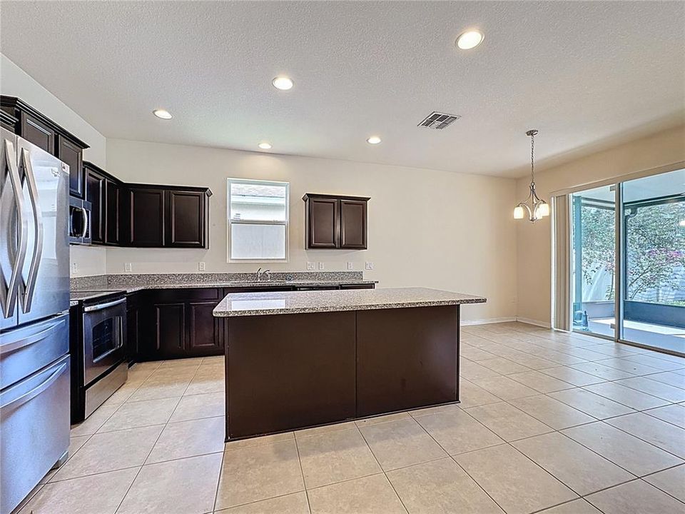 Под контрактом: $2,500 (4 спален, 2 ванн, 1843 Квадратных фут)