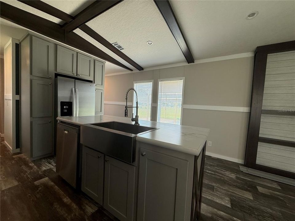 出租: $2,600 (3 贝兹, 2 浴室, 1216 平方英尺)