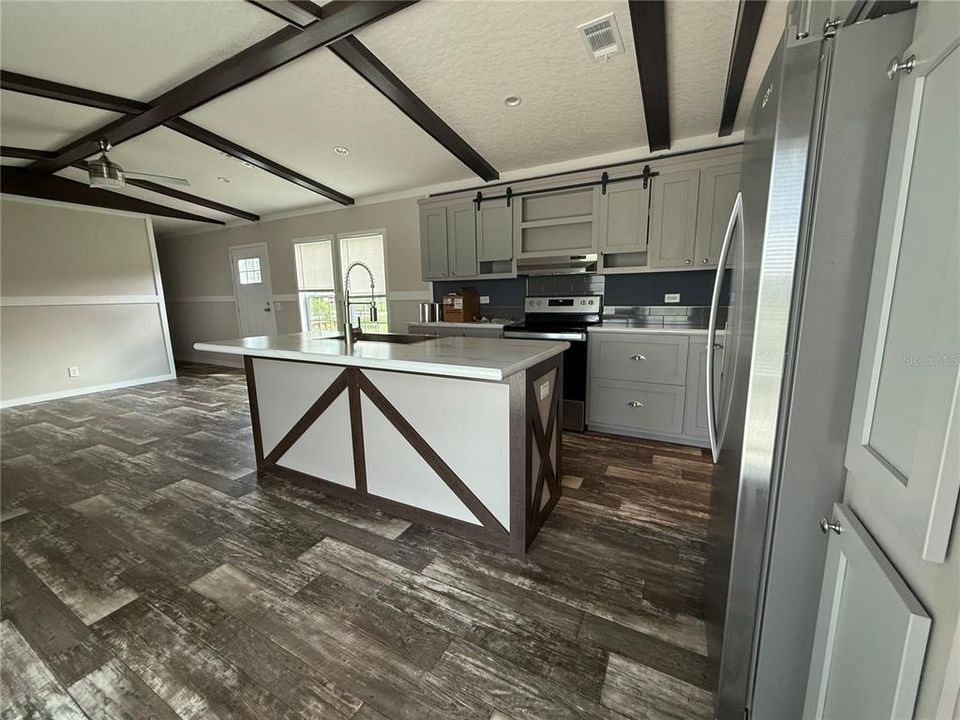 出租: $2,600 (3 贝兹, 2 浴室, 1216 平方英尺)