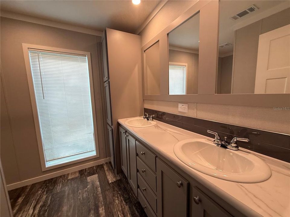 出租: $2,600 (3 贝兹, 2 浴室, 1216 平方英尺)