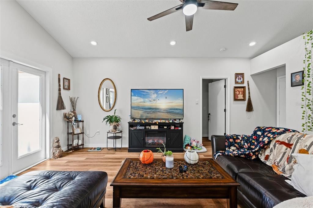 待售: $355,000 (3 贝兹, 2 浴室, 1441 平方英尺)