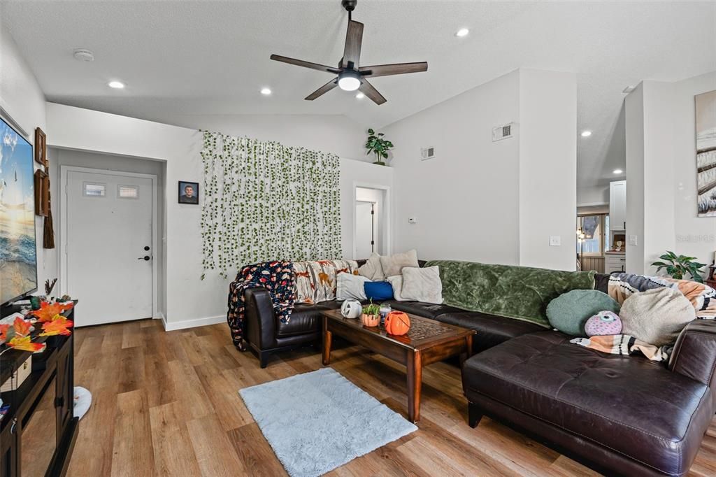 待售: $355,000 (3 贝兹, 2 浴室, 1441 平方英尺)