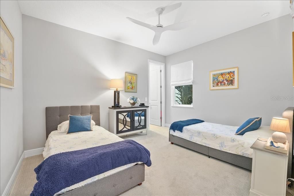 Activo con contrato: $969,900 (2 camas, 2 baños, 1940 Pies cuadrados)