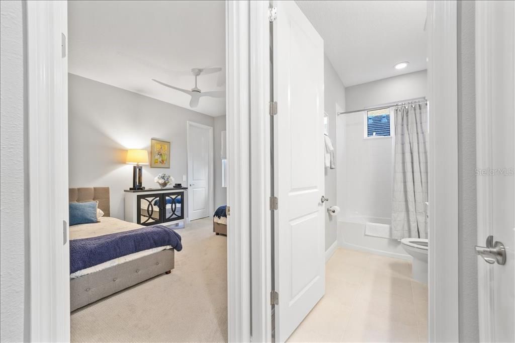 Activo con contrato: $969,900 (2 camas, 2 baños, 1940 Pies cuadrados)