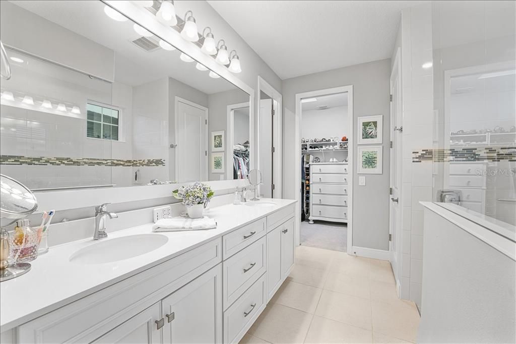 Activo con contrato: $969,900 (2 camas, 2 baños, 1940 Pies cuadrados)